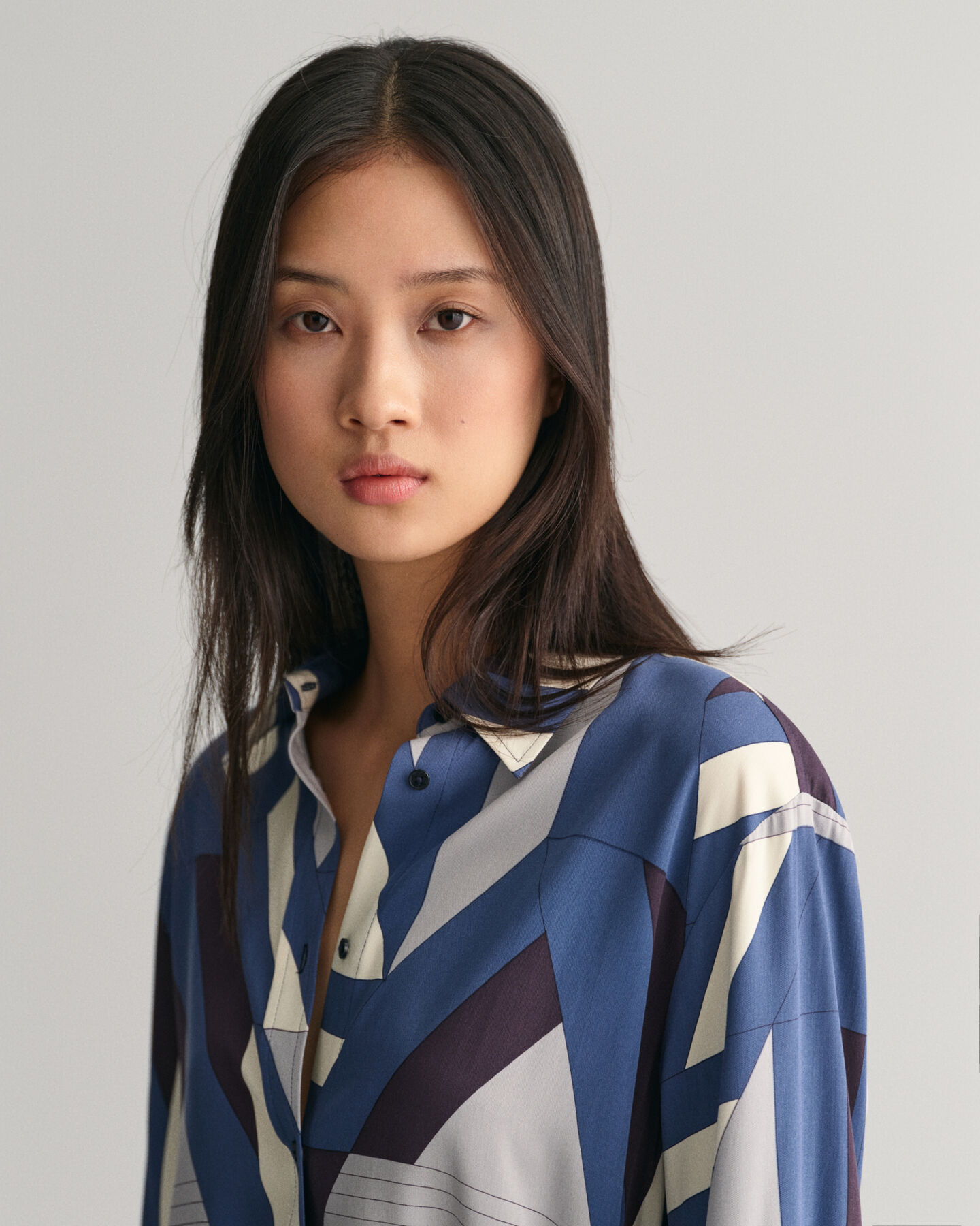 Vestido camisero con letras estampadas