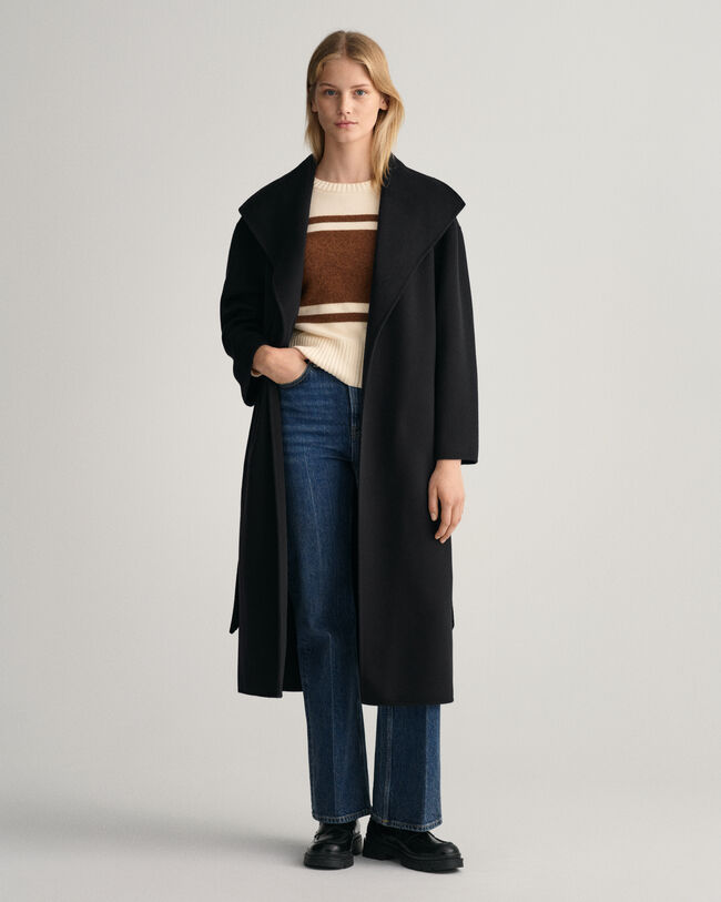 Abrigo cosido a mano con cintur&oacute;n