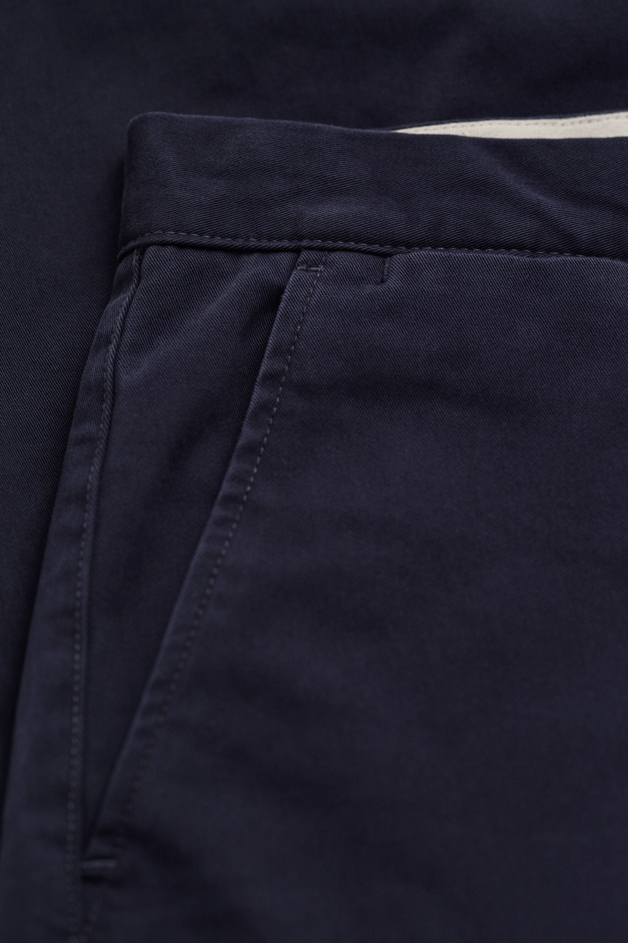 Pantalones chinos Regular Fit cómodos