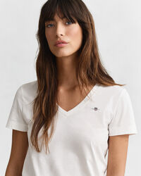 Camiseta Shield con cuello de pico