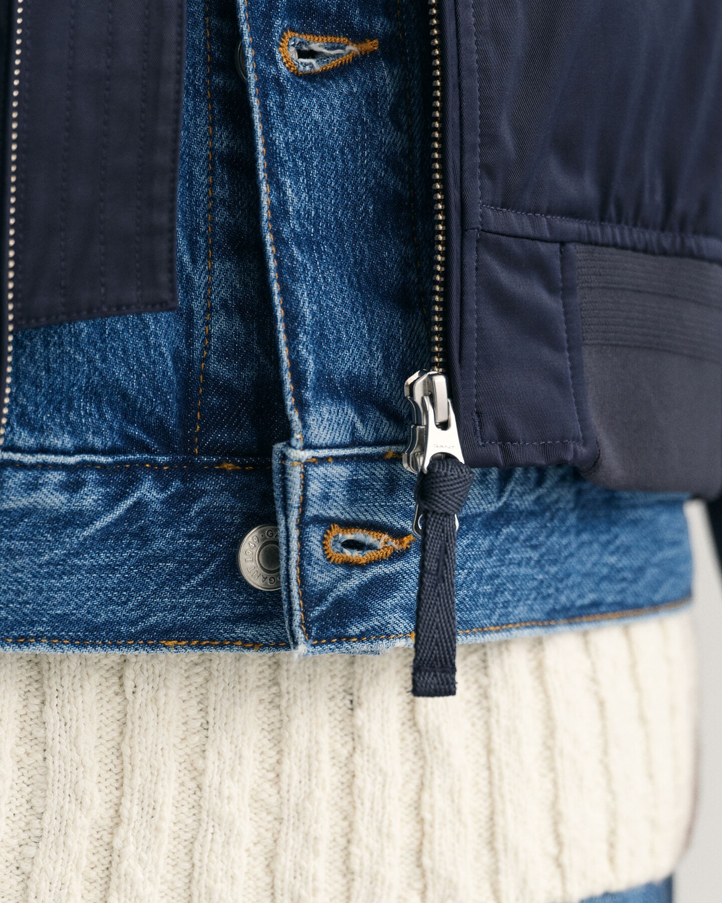 Chaqueta bomber ligera