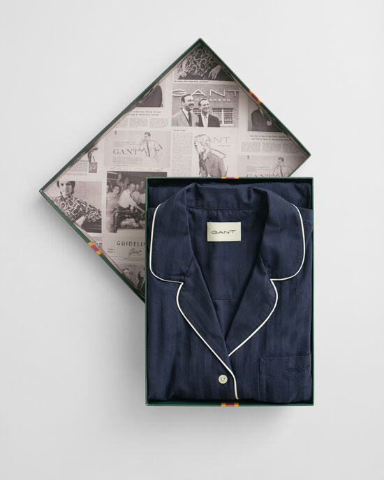 Caja de regalo con pijama de rayas de satén