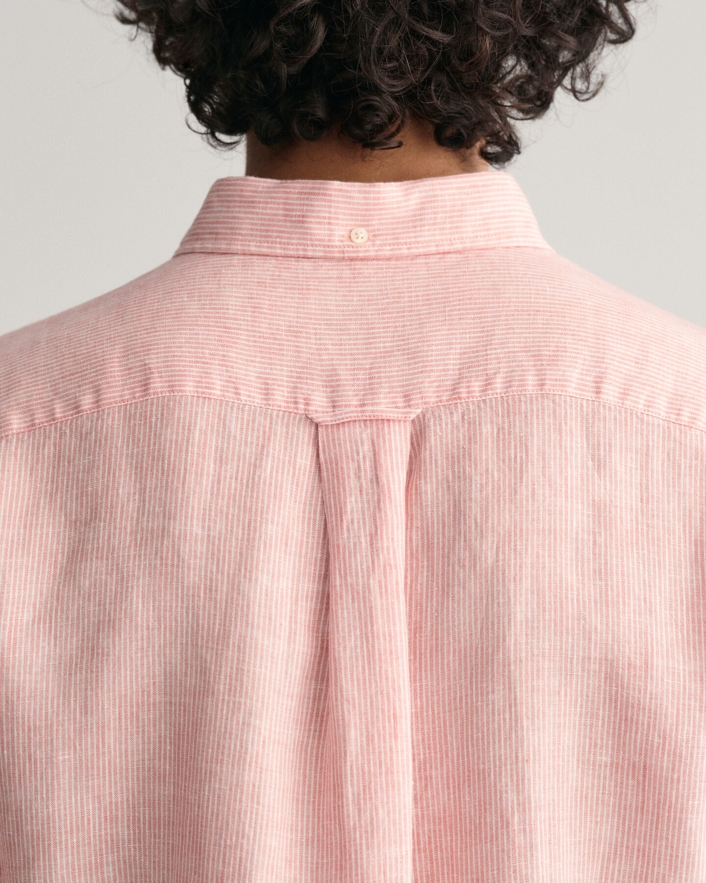 Camisa Regular Fit de manga corta y lino a rayas