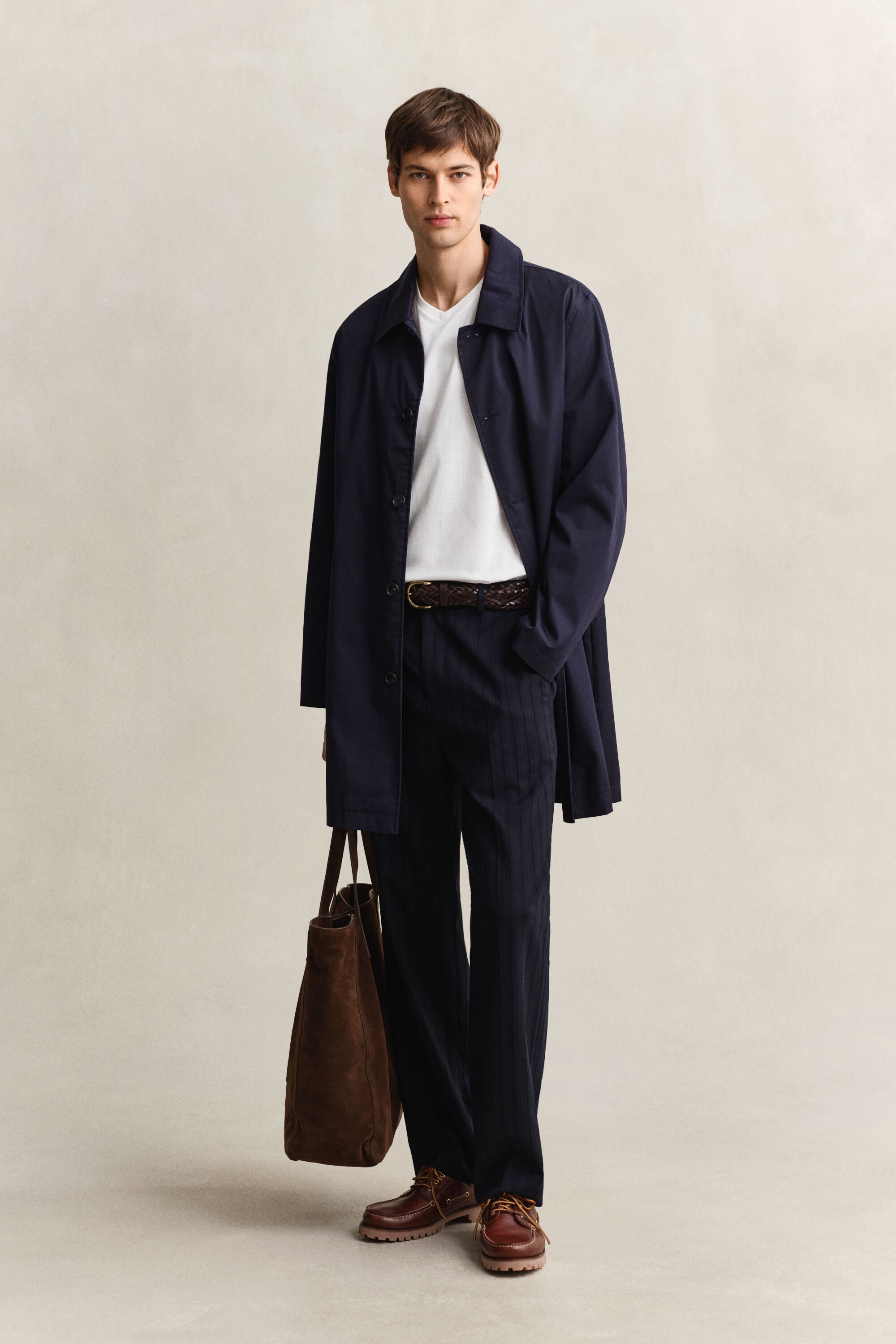 Camiseta Slim Fit Shield con cuello de pico