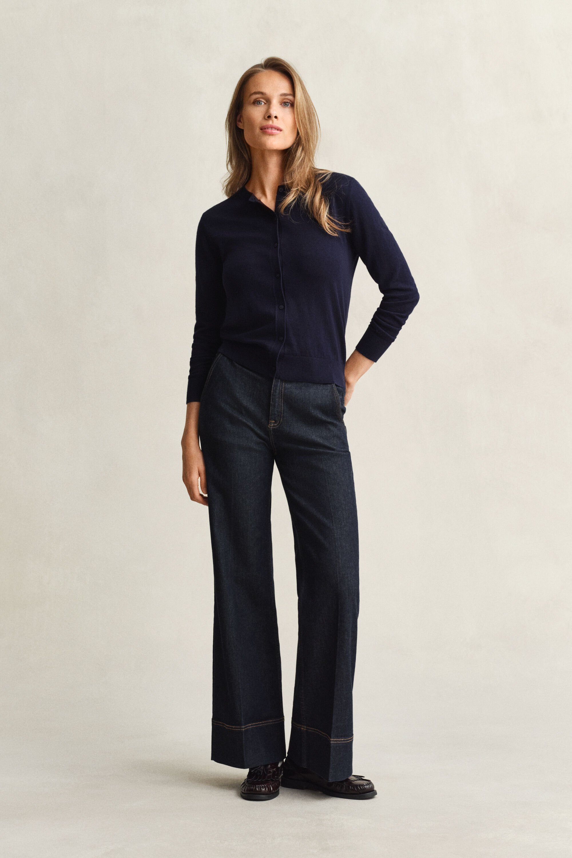 Cárdigan de punto ligero con cuello redondo