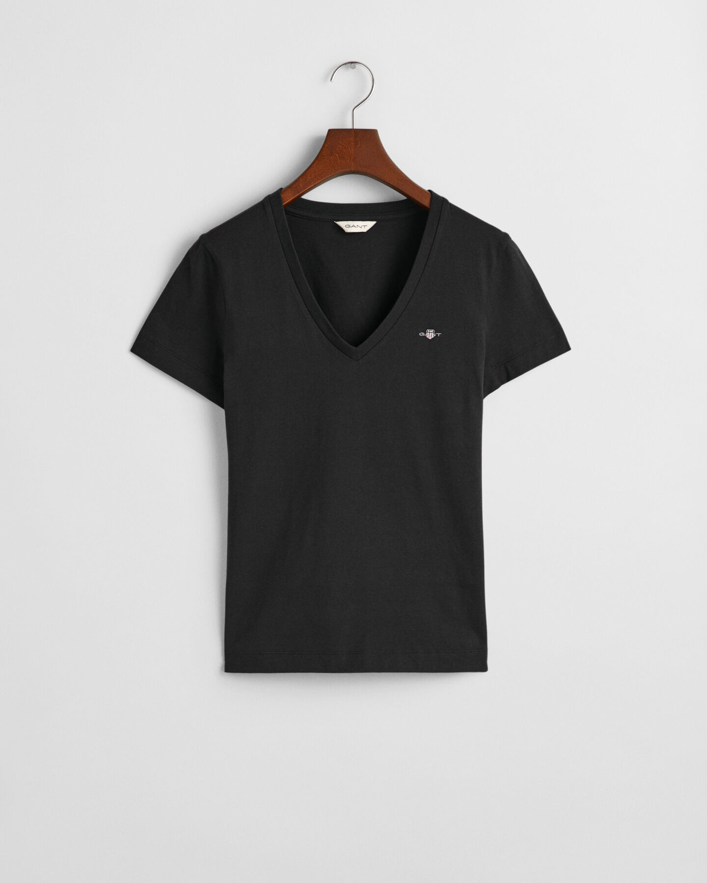 Camiseta Shield con cuello de pico