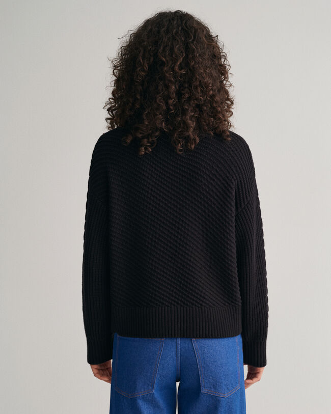 Jersey de punto de ochos con cuello de cisne abotonado