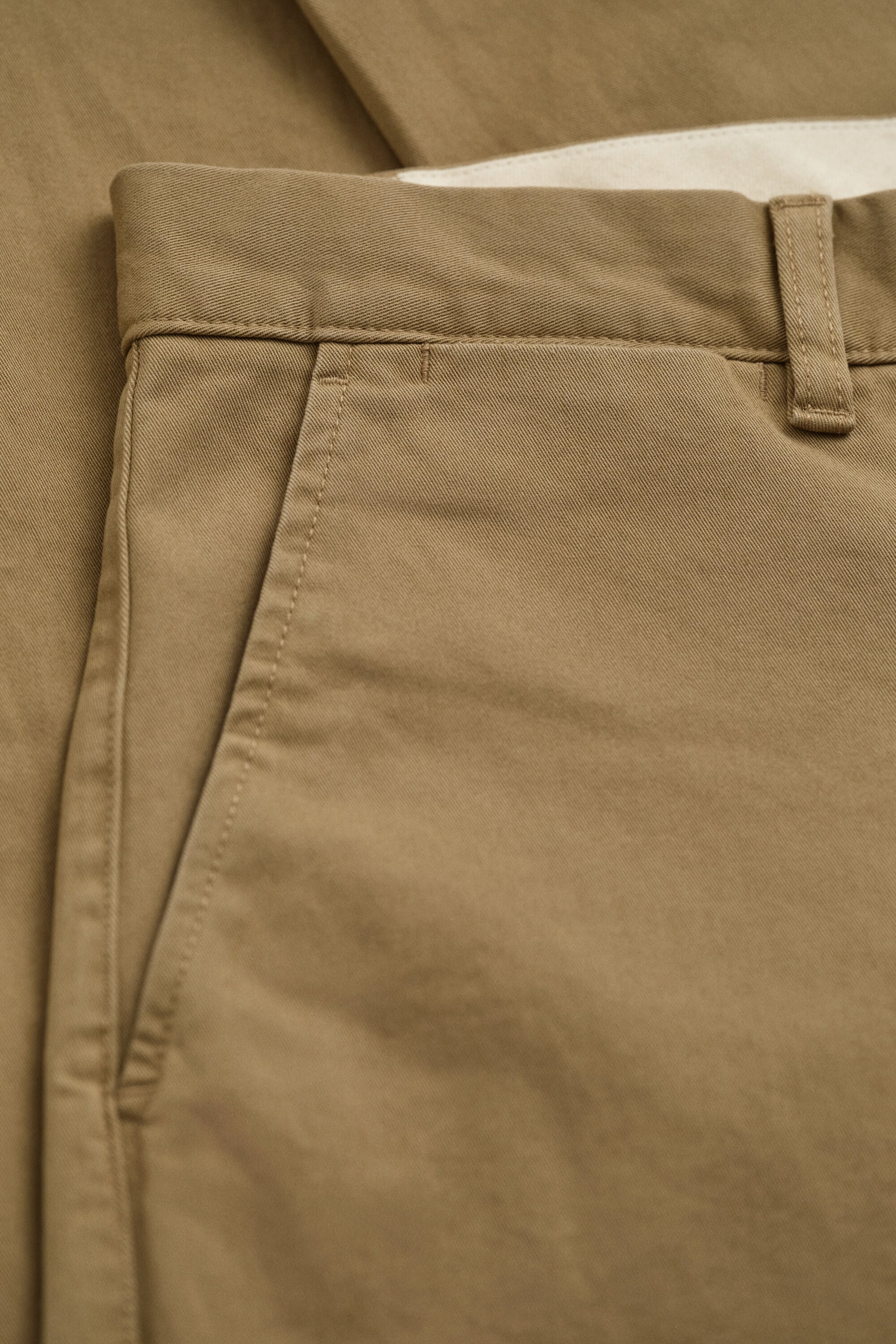 Pantalones chinos Regular Fit cómodos