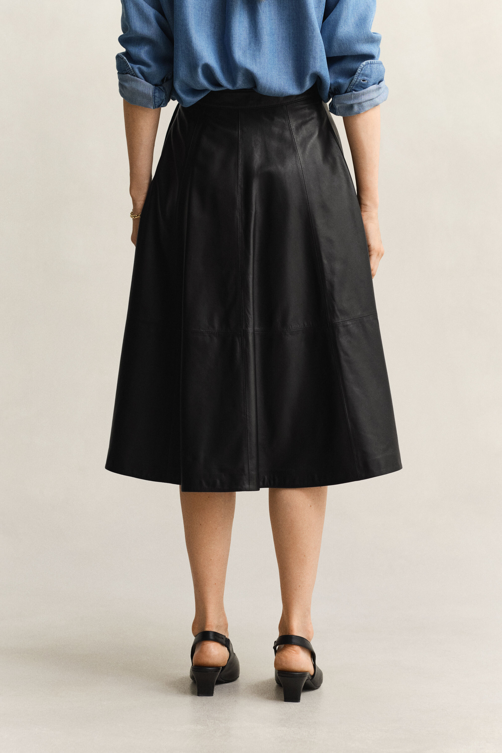 Falda de piel con vuelo