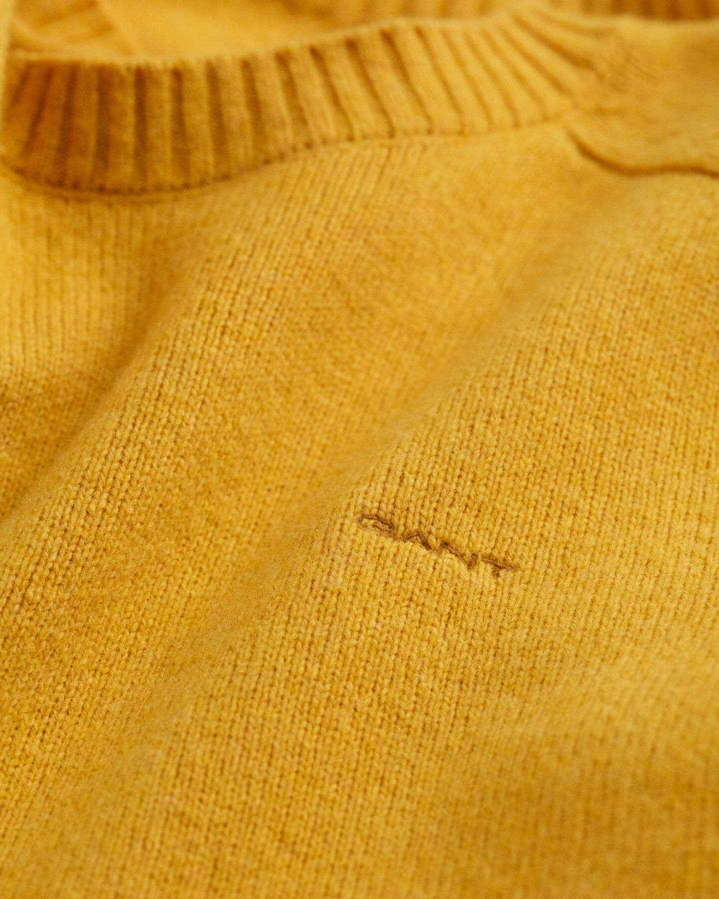 Jersey de cuello redondo de lana con puntadas en los hombros