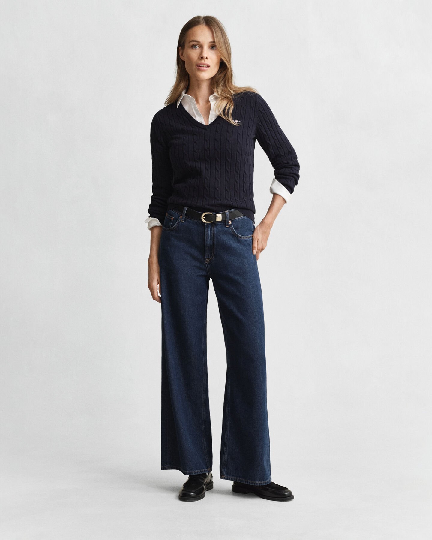 Jersey de punto de ochos con cuello de pico en algodón elástico