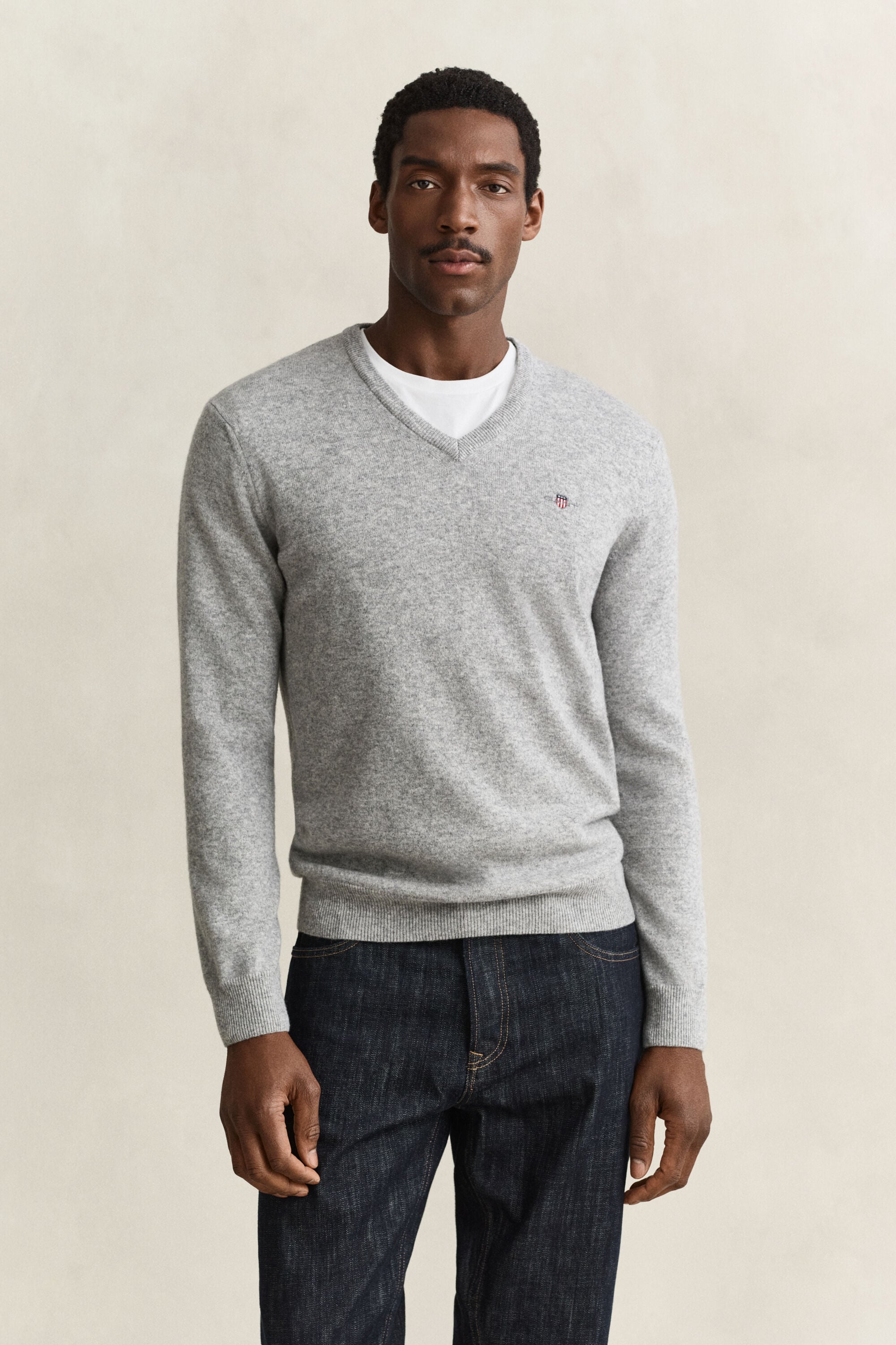 Jersey de cuello de pico en lana de oveja