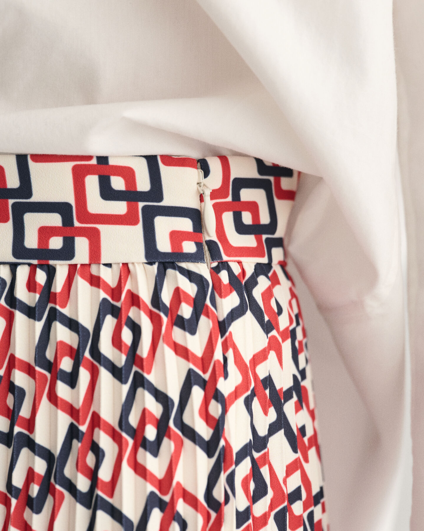 Falda plisada con estampado geom&eacute;trico