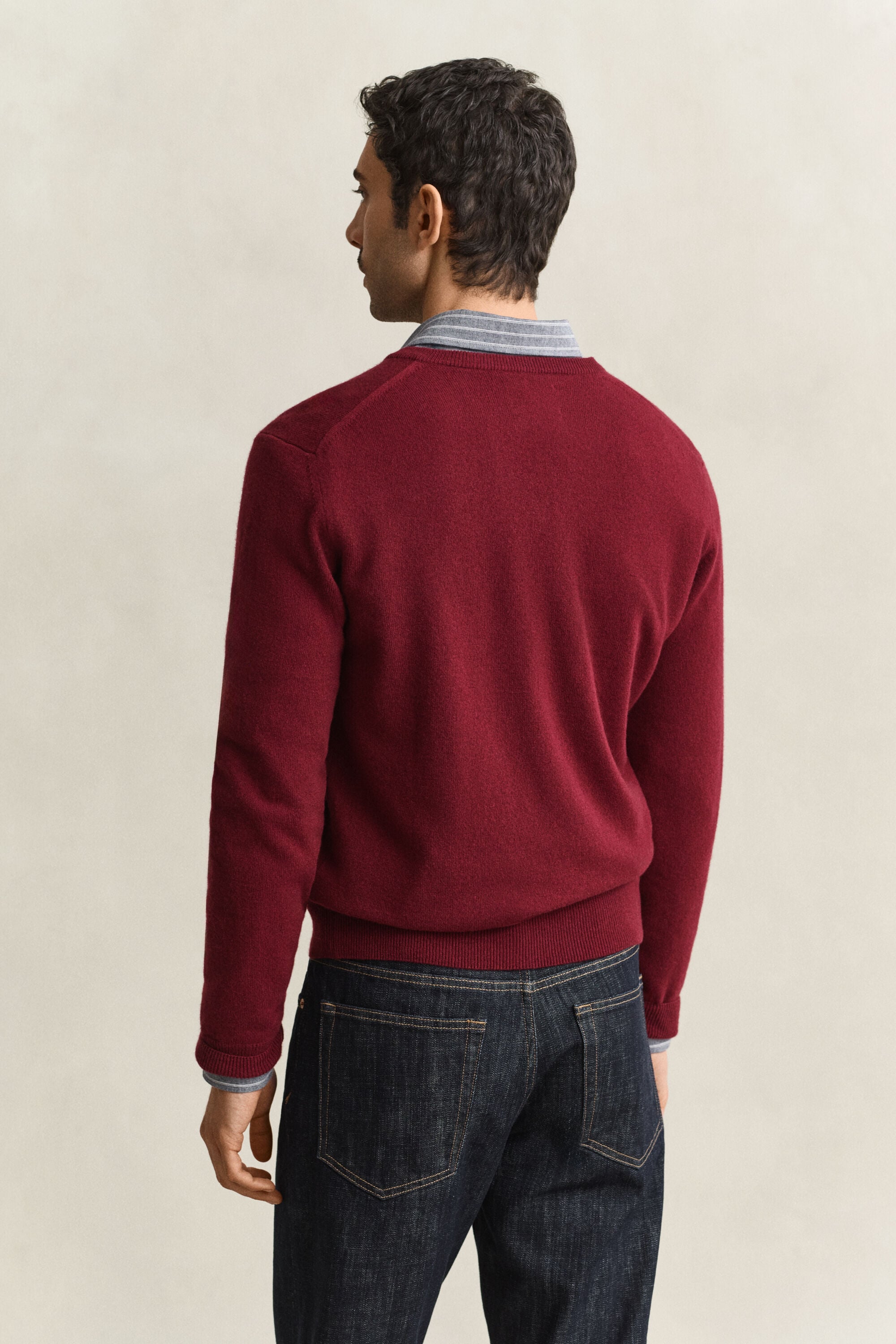 Jersey de cuello de pico en lana de oveja