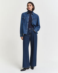 Top ligero de algodón con cuello de cisne