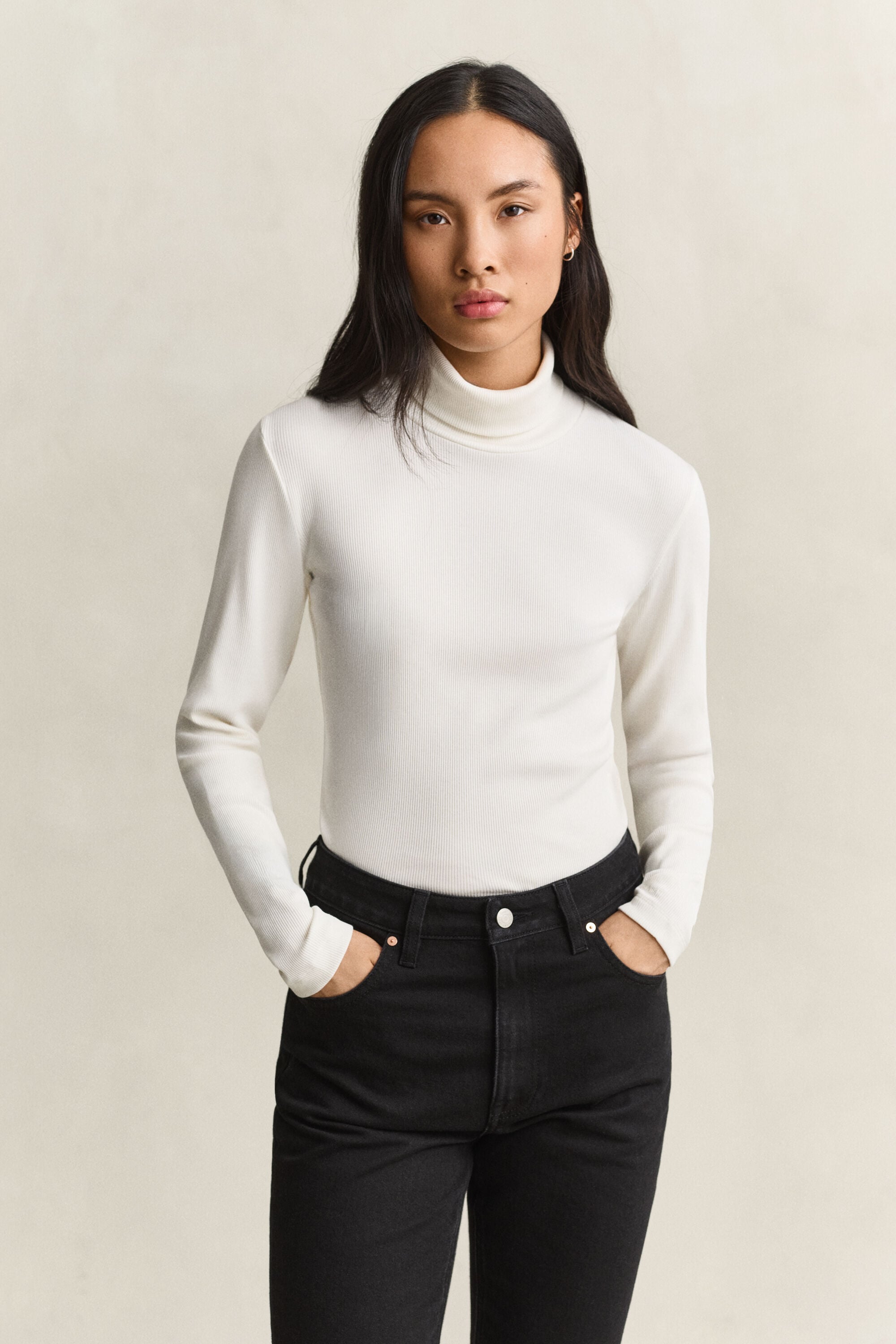 Camiseta acanalada con cuello de cisne