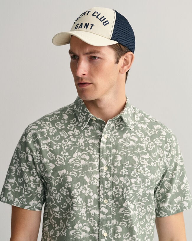 Camisa Regular Fit de manga corta en algod&oacute;n y lino con estampado de flores