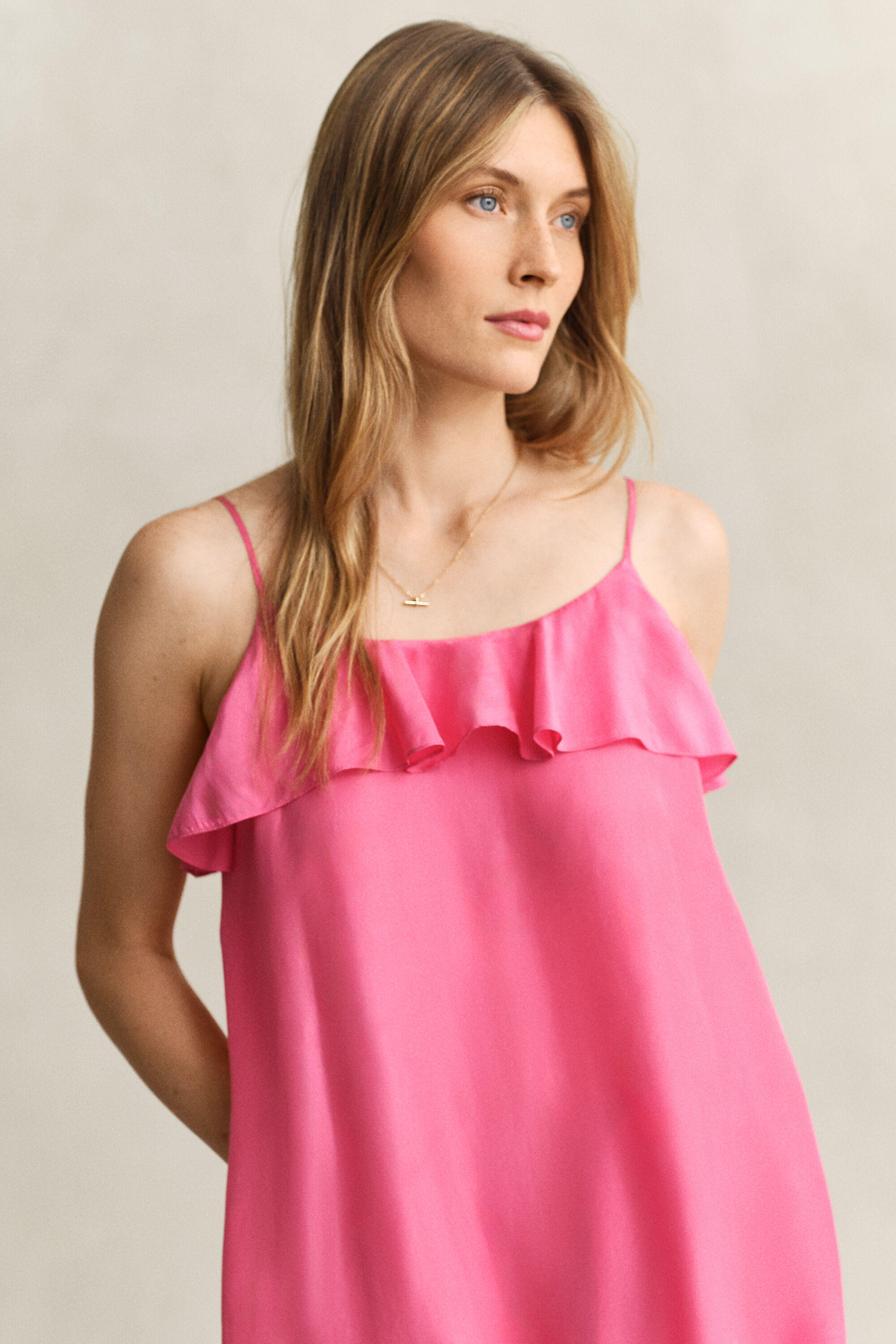 Vestido midi de tirantes de seda