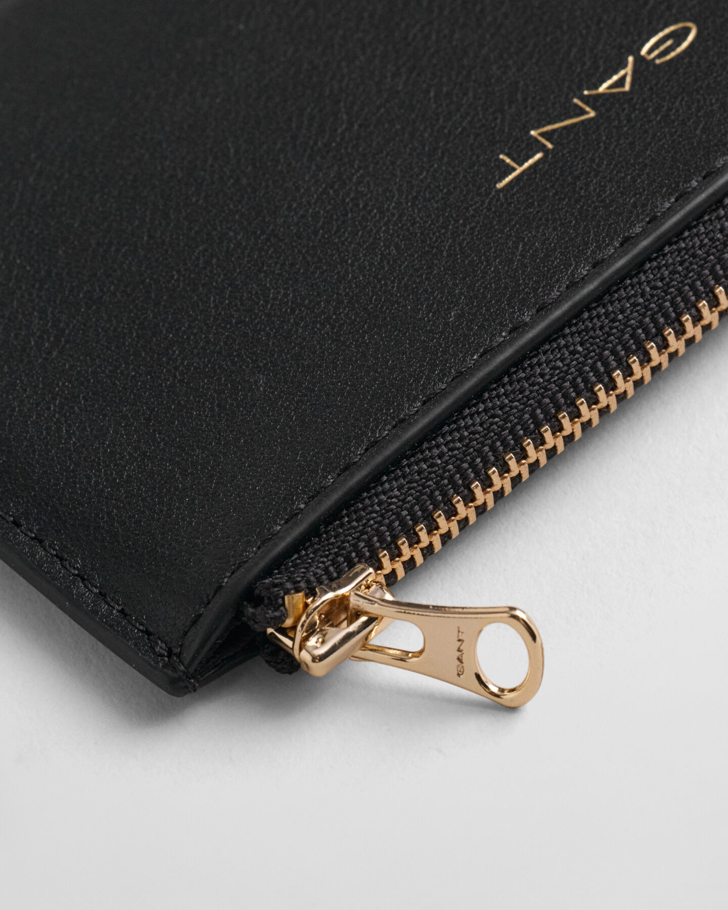 Tarjetero de piel con cremallera