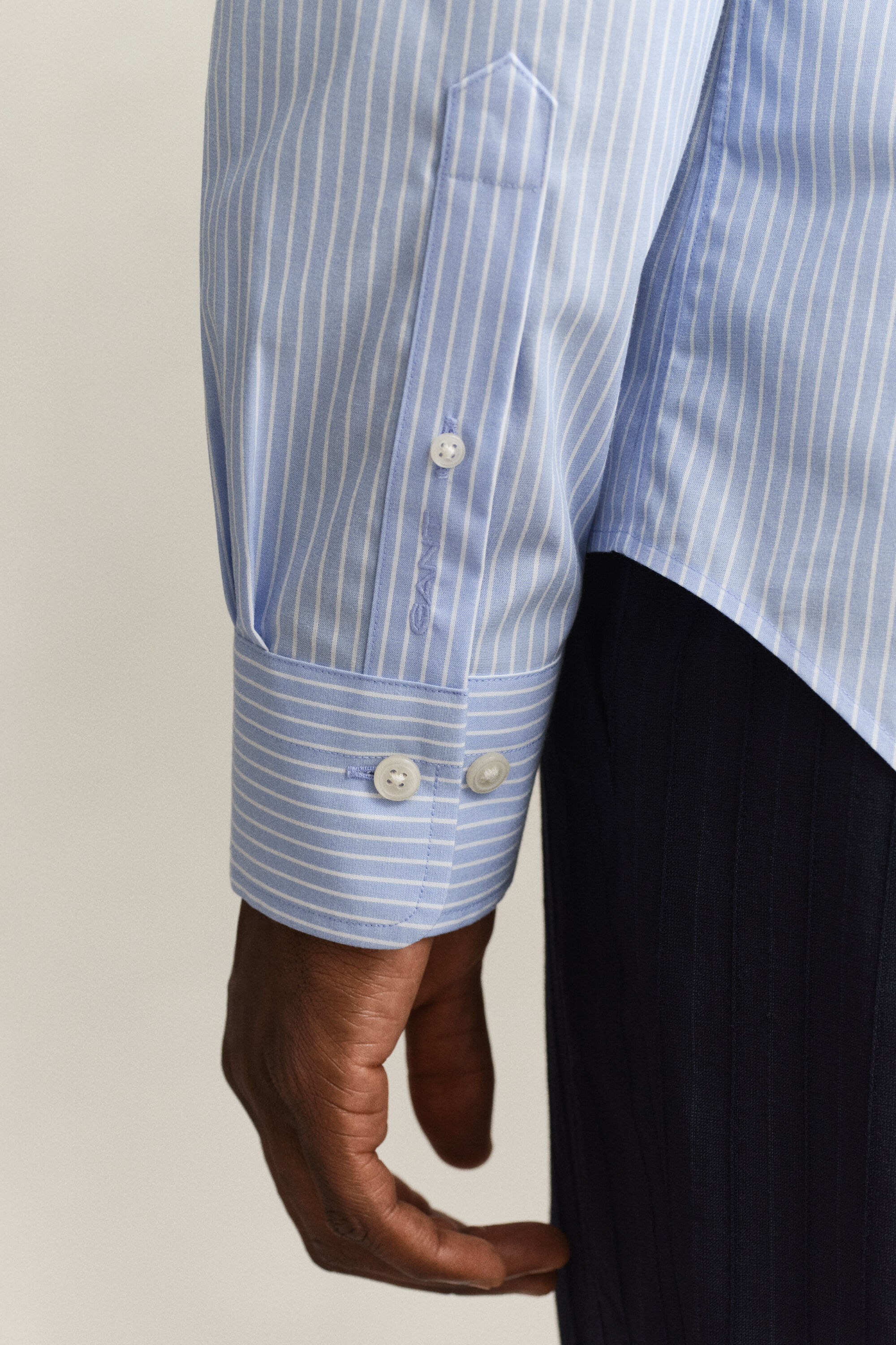 Camisa de popelina elástica a rayas