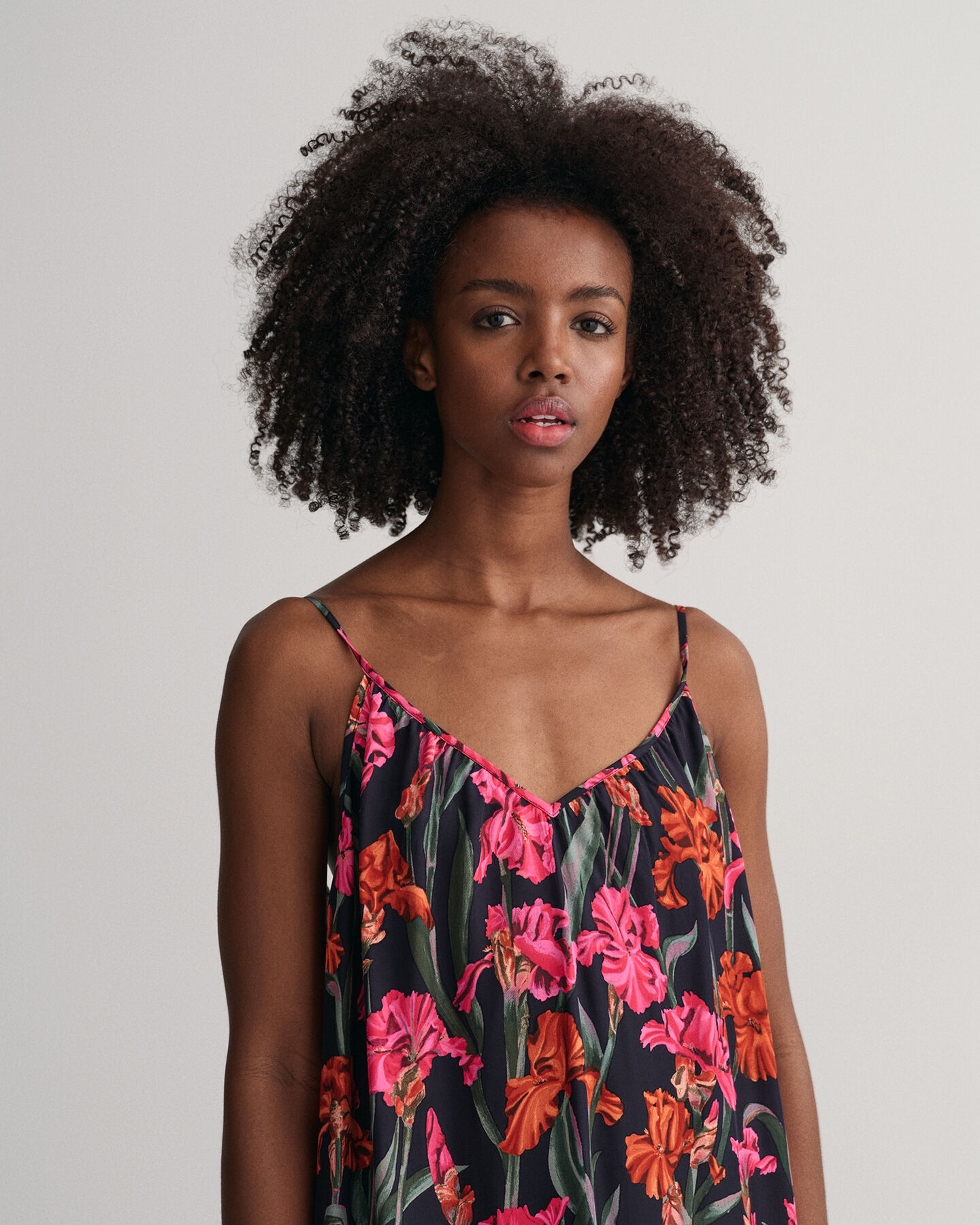 Maxivestido estampado de tirantes finos