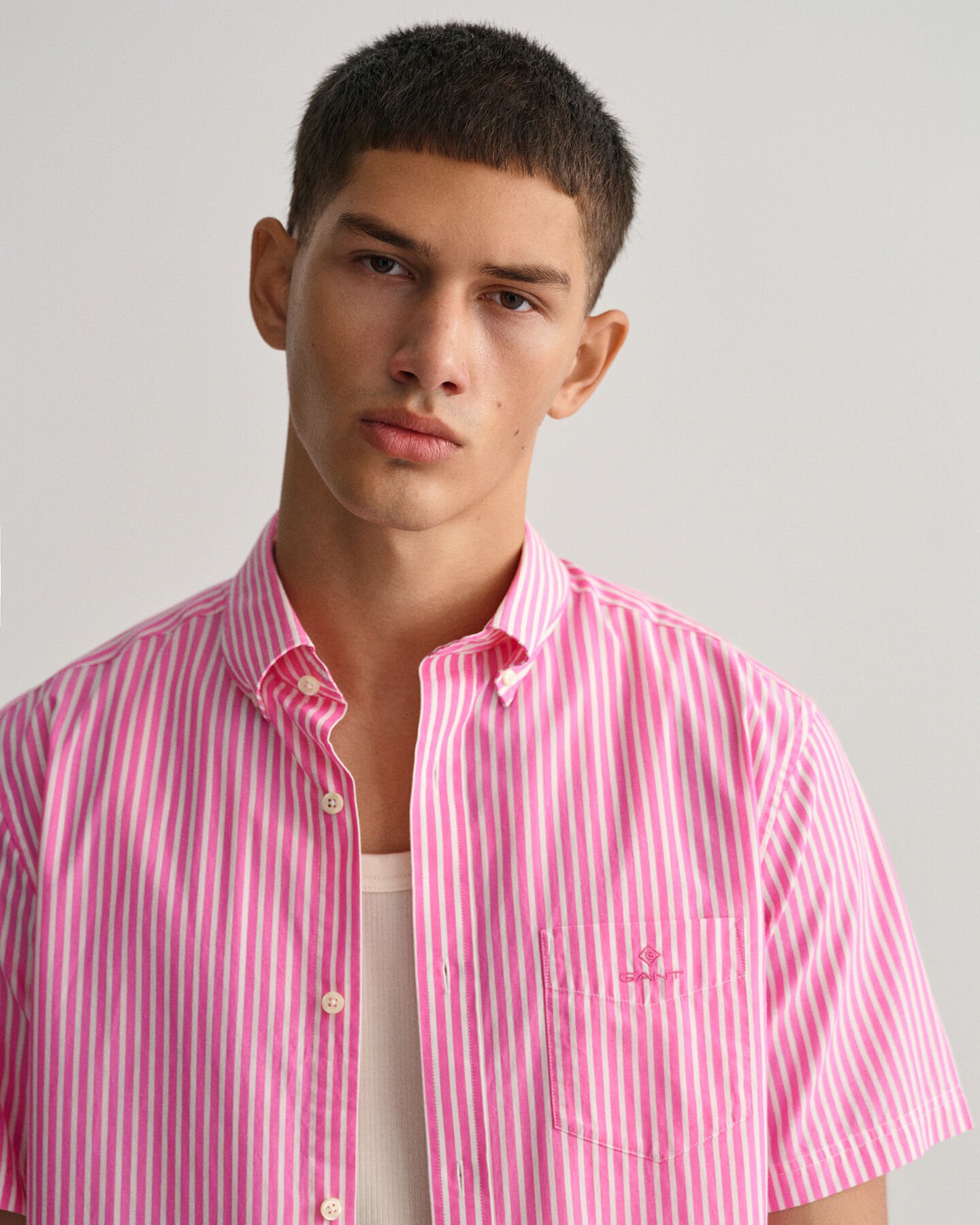 Camisa Regular Fit de manga corta en velarte a rayas