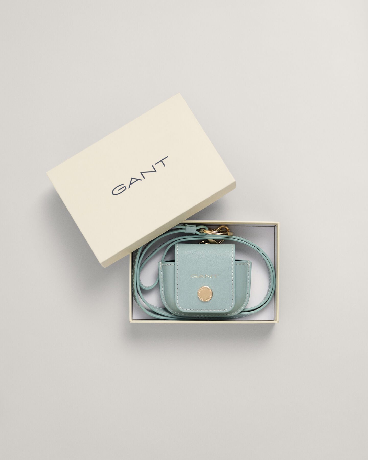 Bolso al cuello de piel