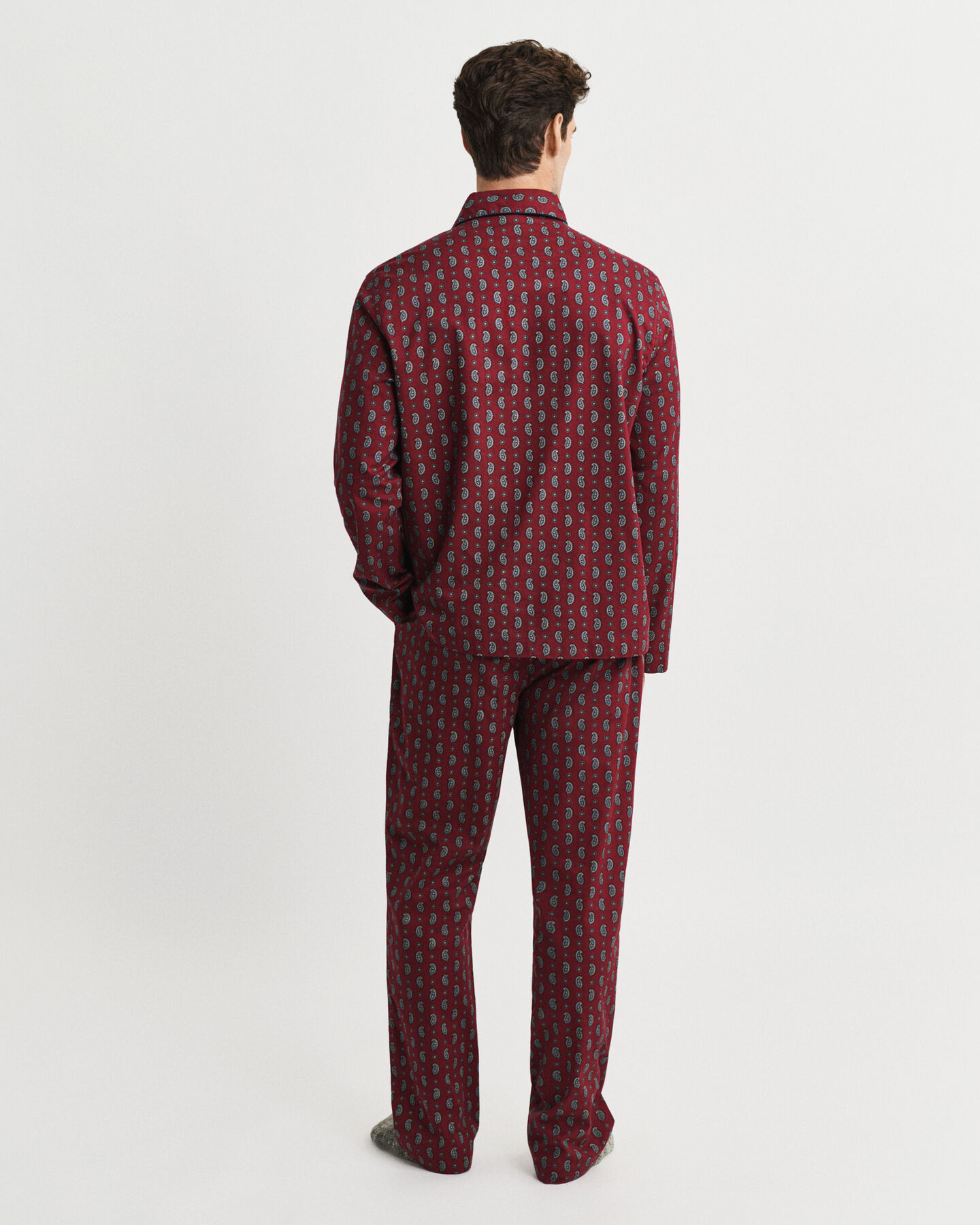 Caja de regalo con pijama con estampado de cachemir