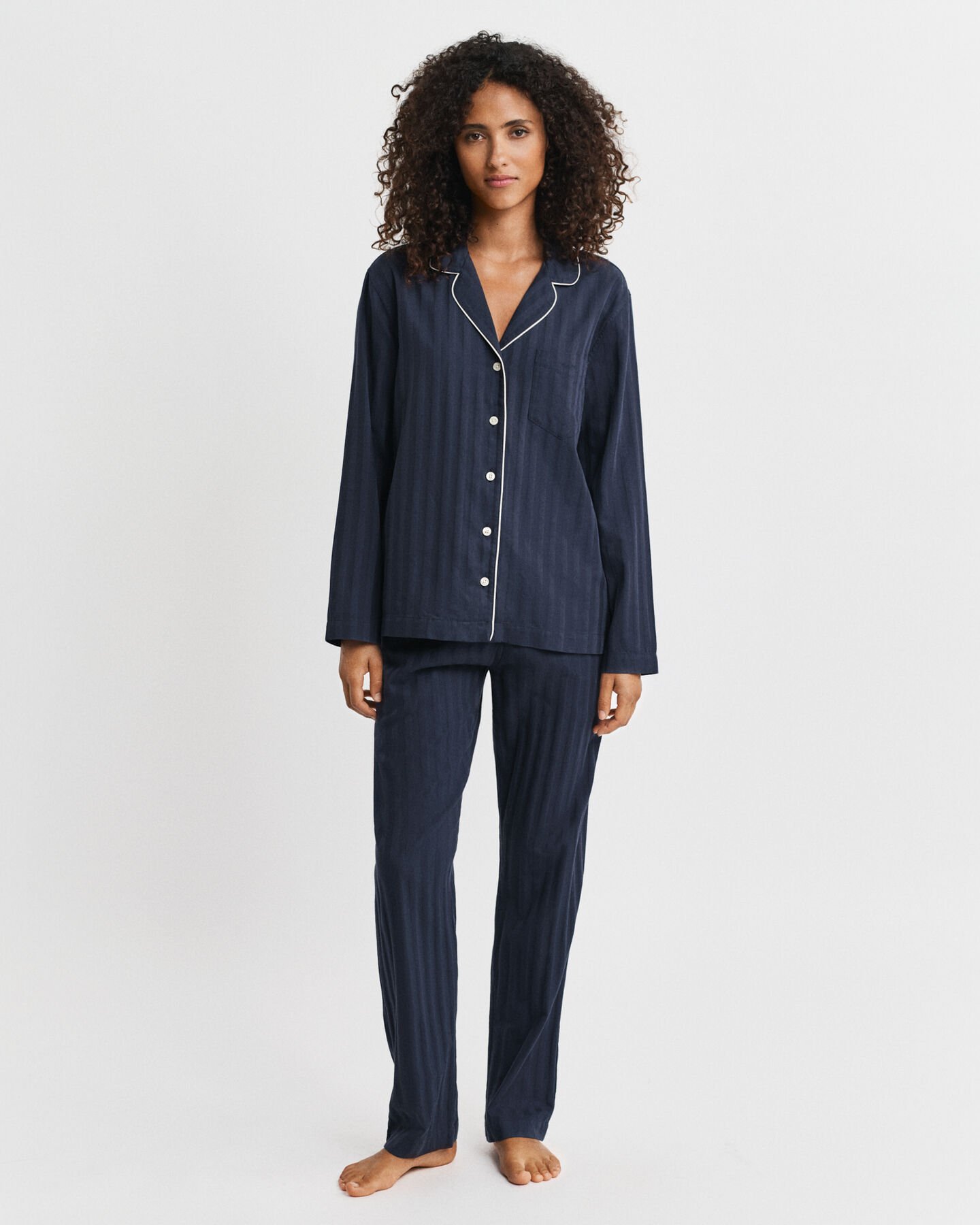 Caja de regalo con pijama de rayas de satén