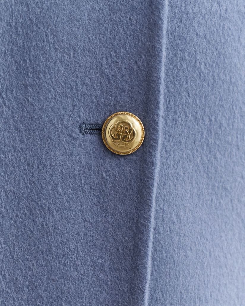 Chaquetón con detalle cosido a mano