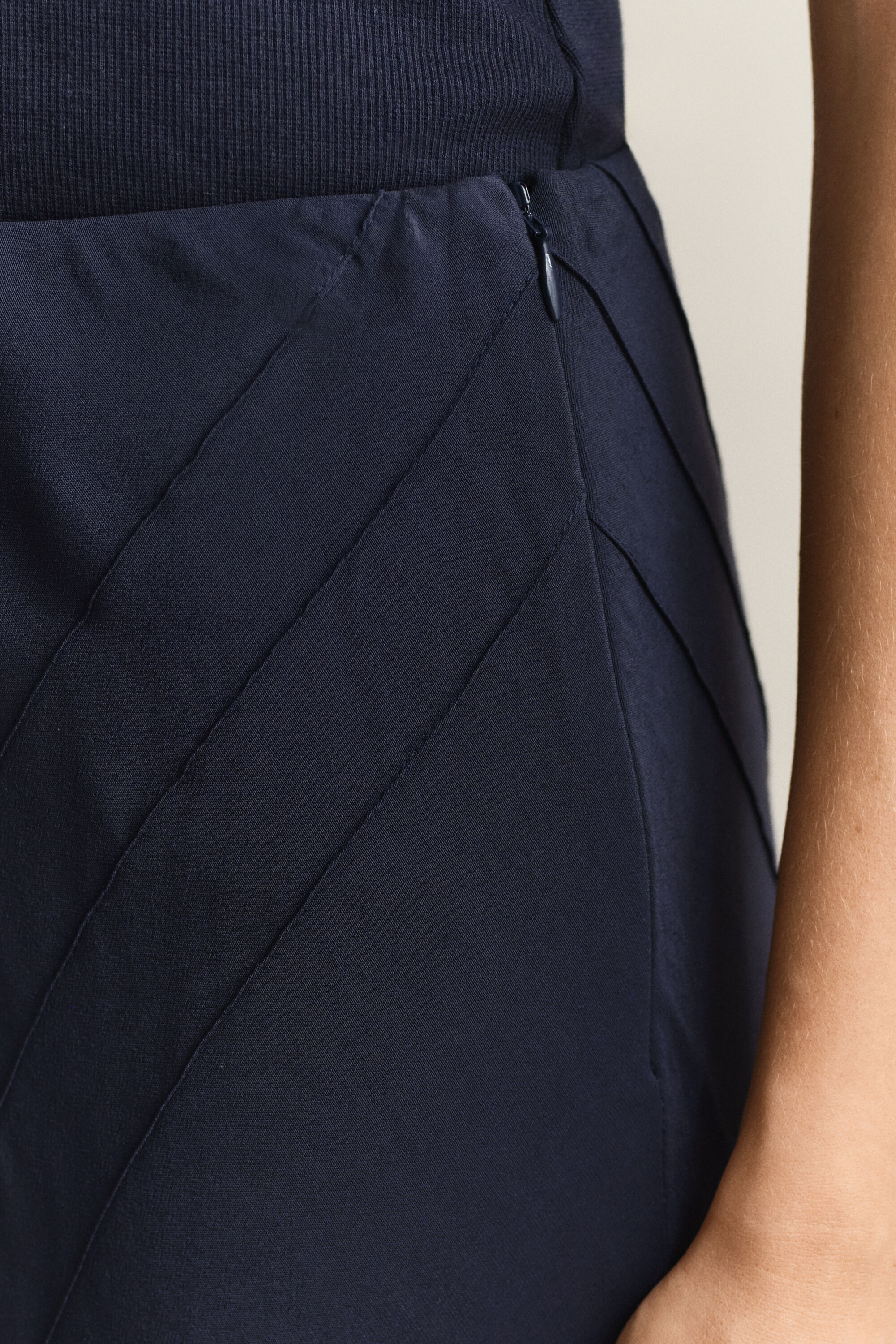 Falda al bies con vuelo