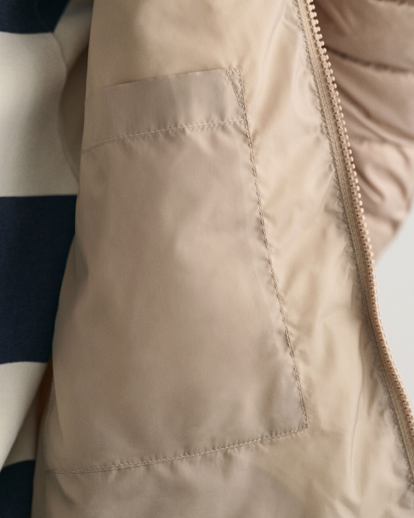 Cazadora bomber acolchada ligera