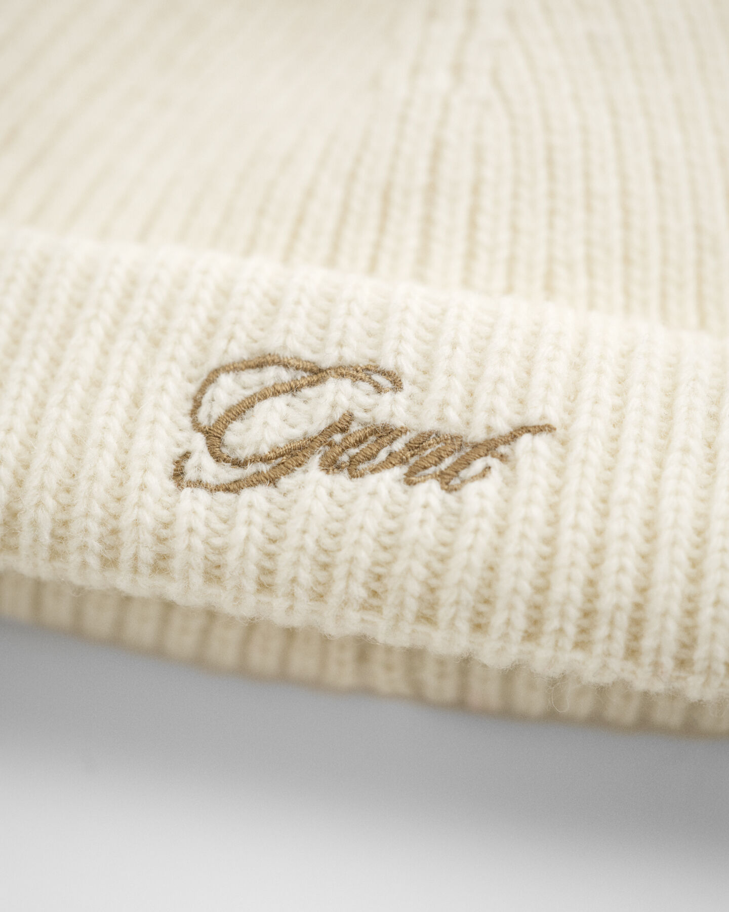 Gorro con orejeras y pompón Baby