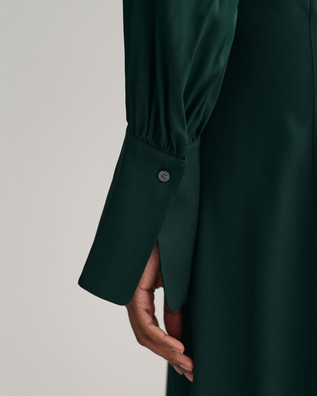 Vestido Slim Fit con pu&ntilde;os anchos