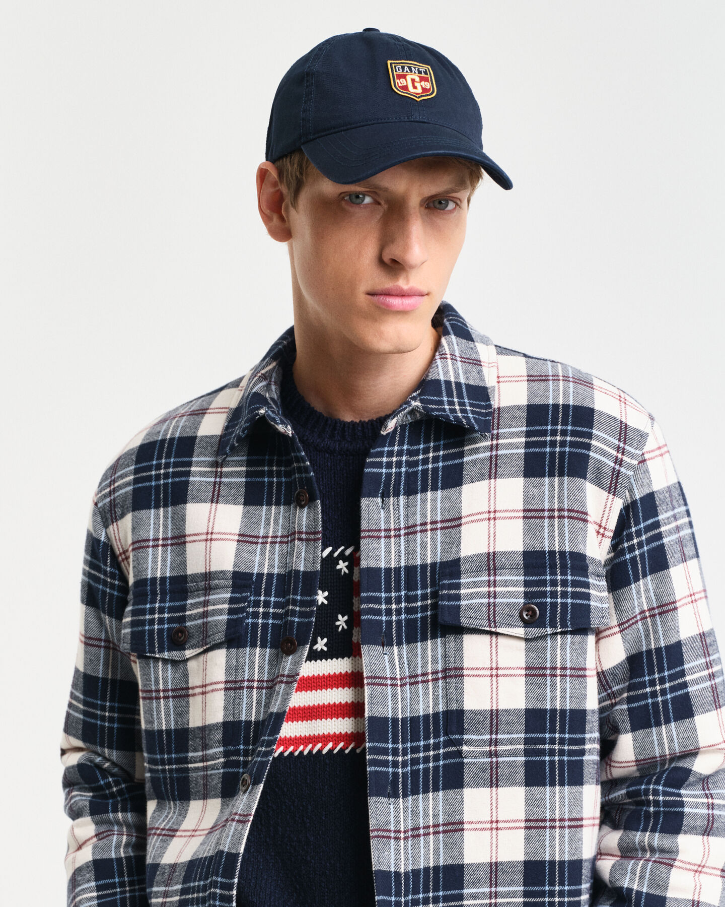 Gorra lavada con insignia