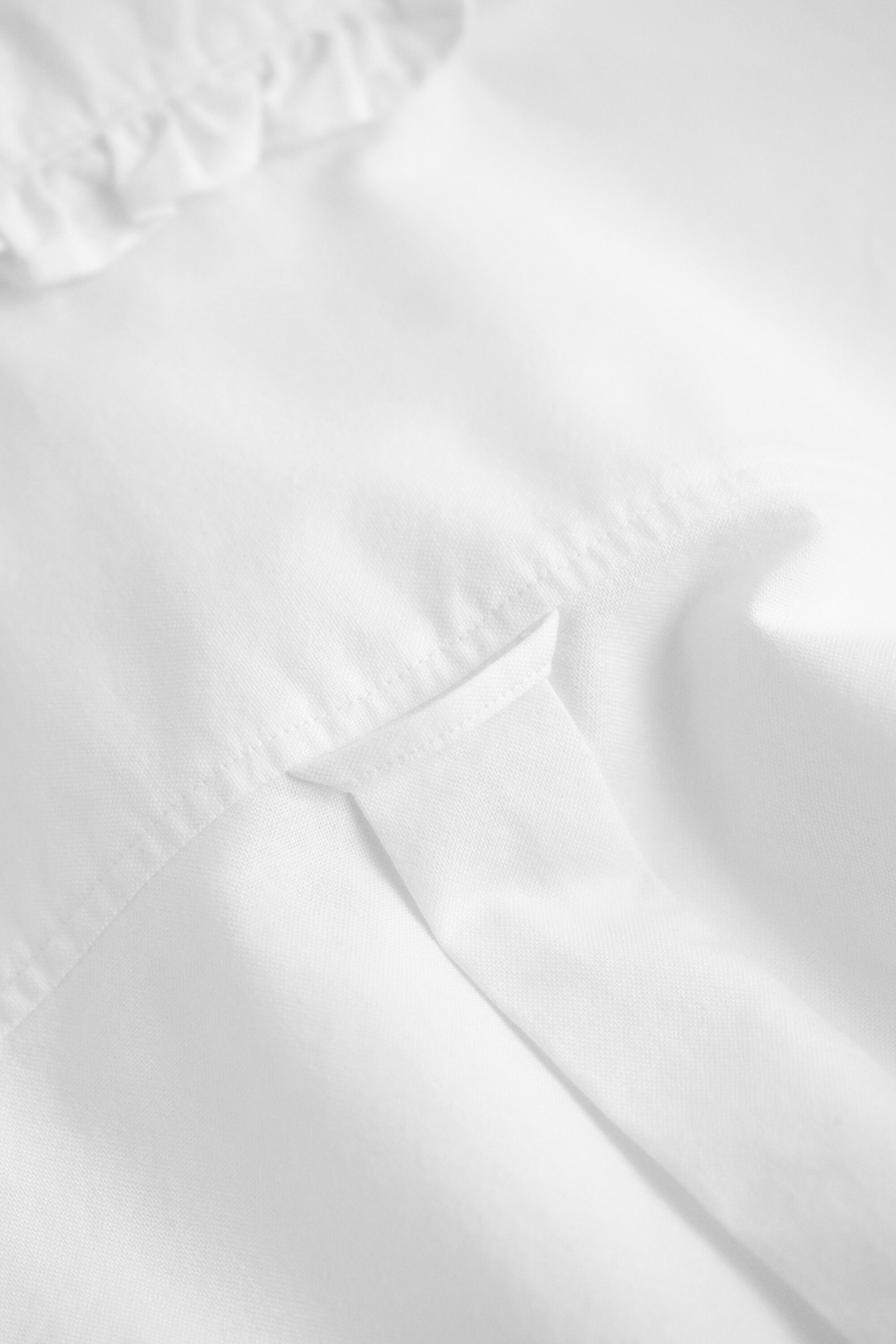 Camisa Oxford clásica con volantes