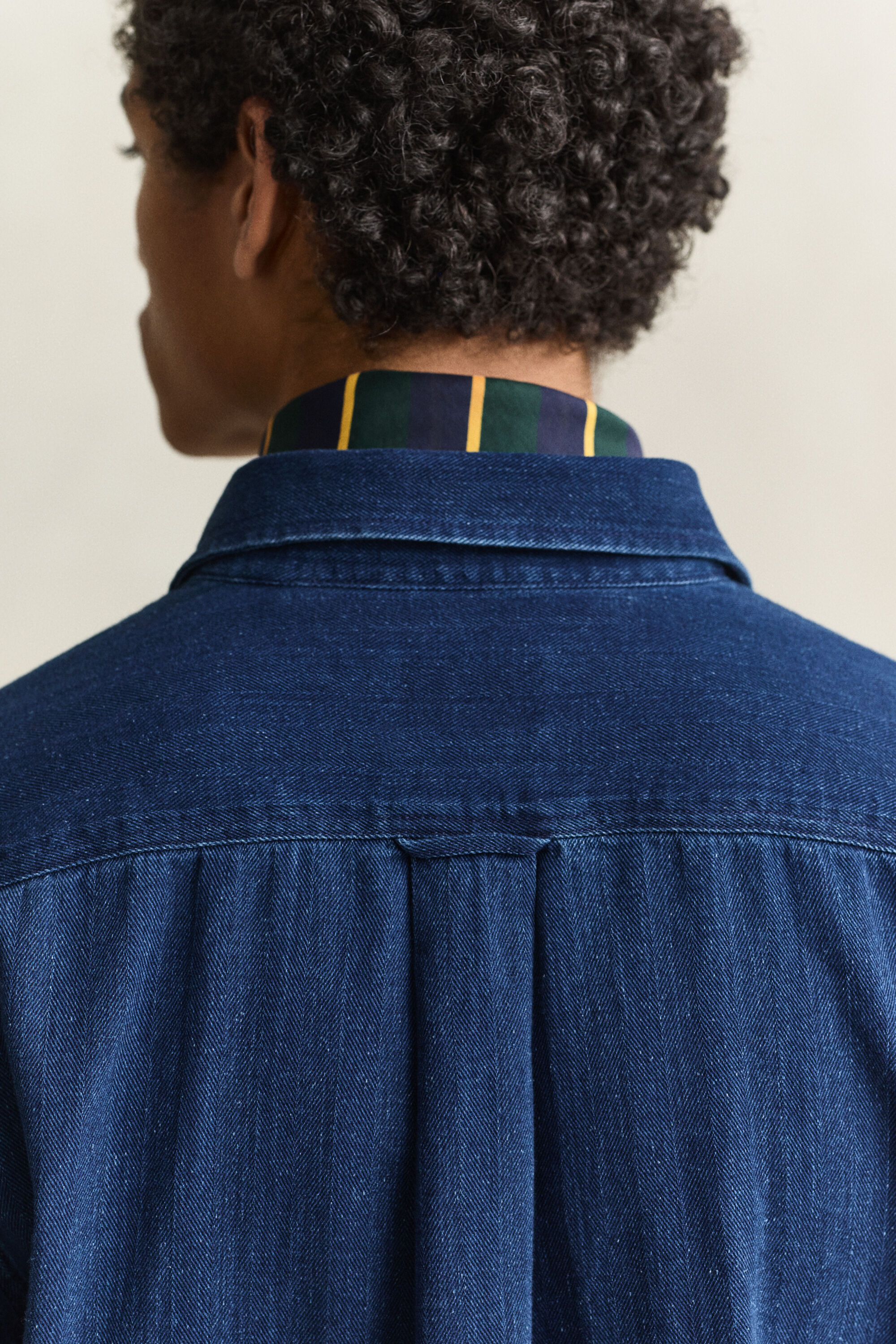 Camisa con diseño de espiga añil