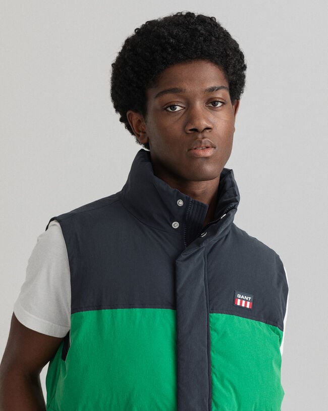 Chaleco acolchado con dise&ntilde;o de bloques