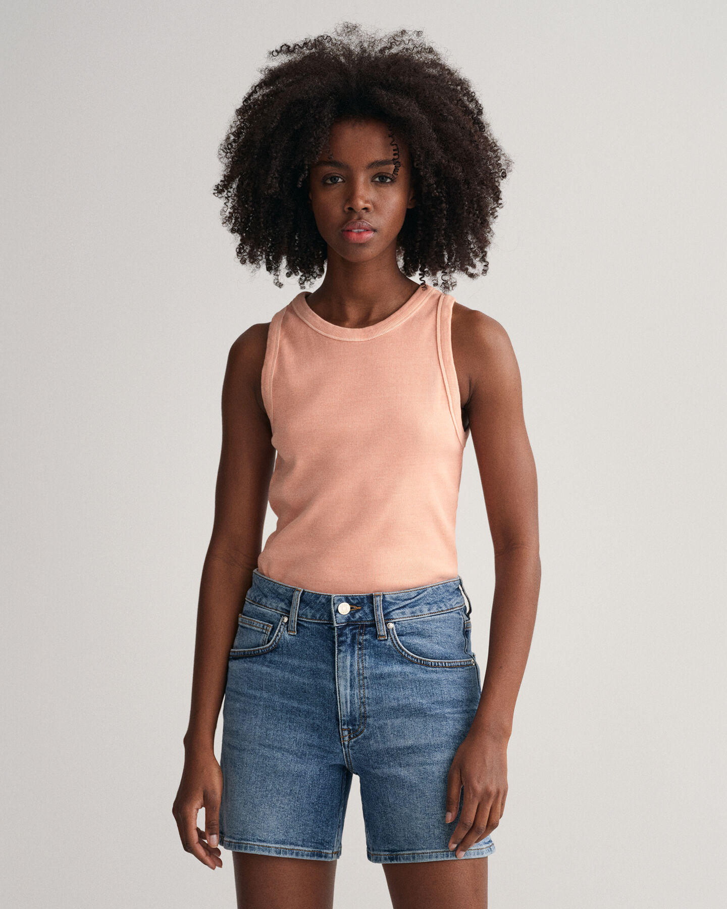 Camiseta acanalada sin mangas y con cuello alto Sunfaded