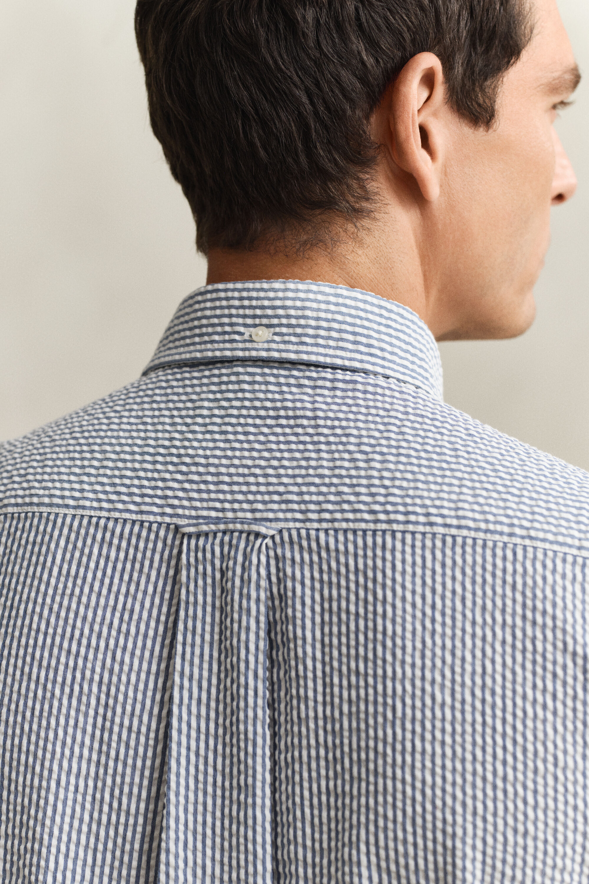 Camisa de manga corta en sirsaca de rayas