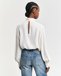 Blusa de cuello cerrado