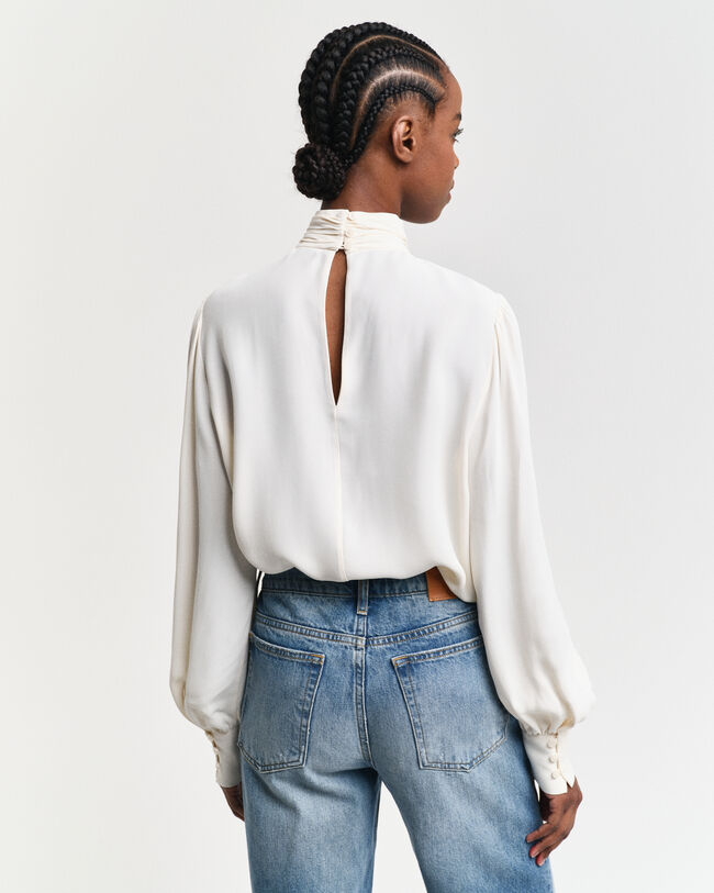 Blusa de cuello cerrado