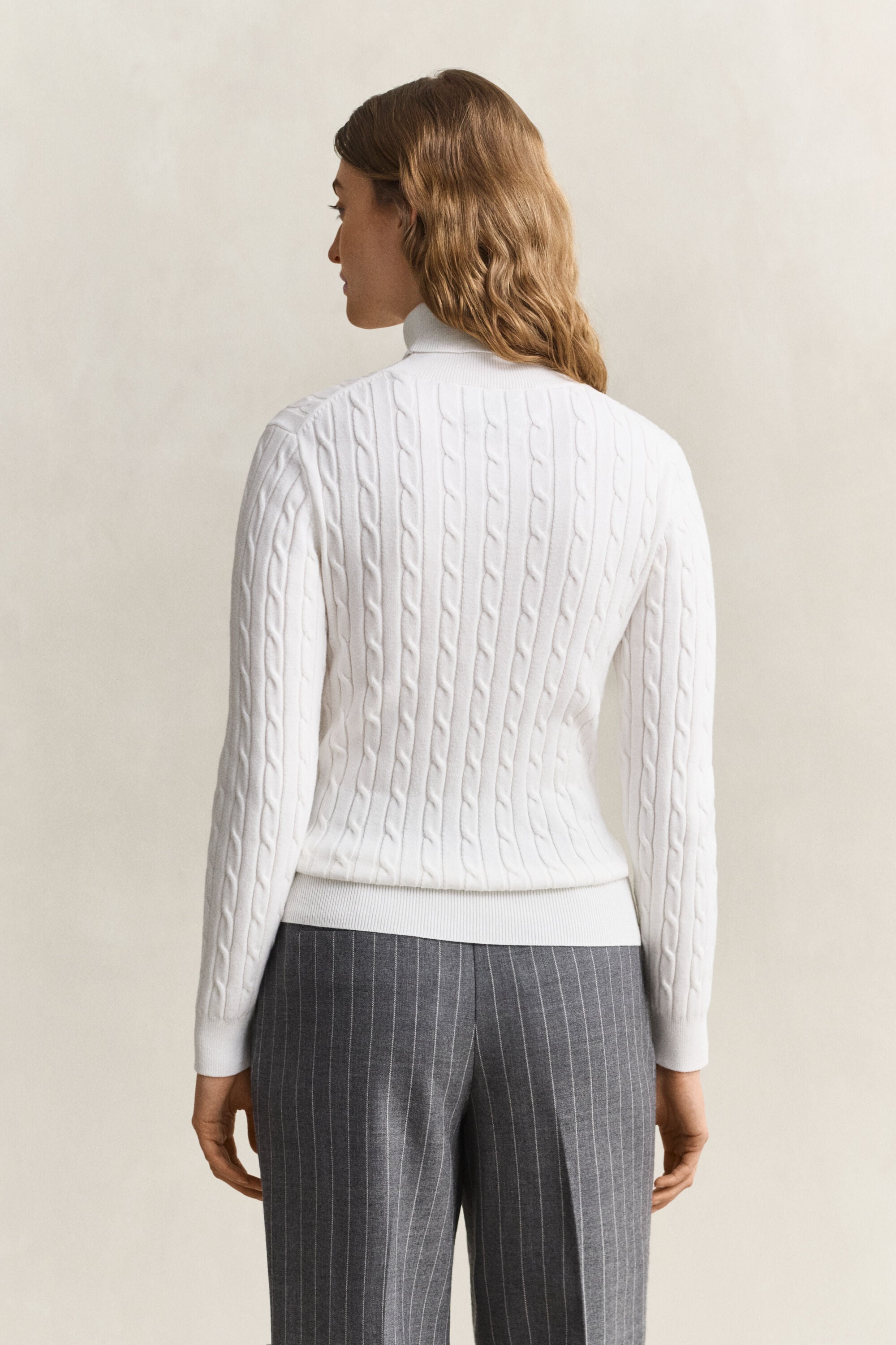 Jersey de punto de ochos con cuello de cisne en algodón elástico