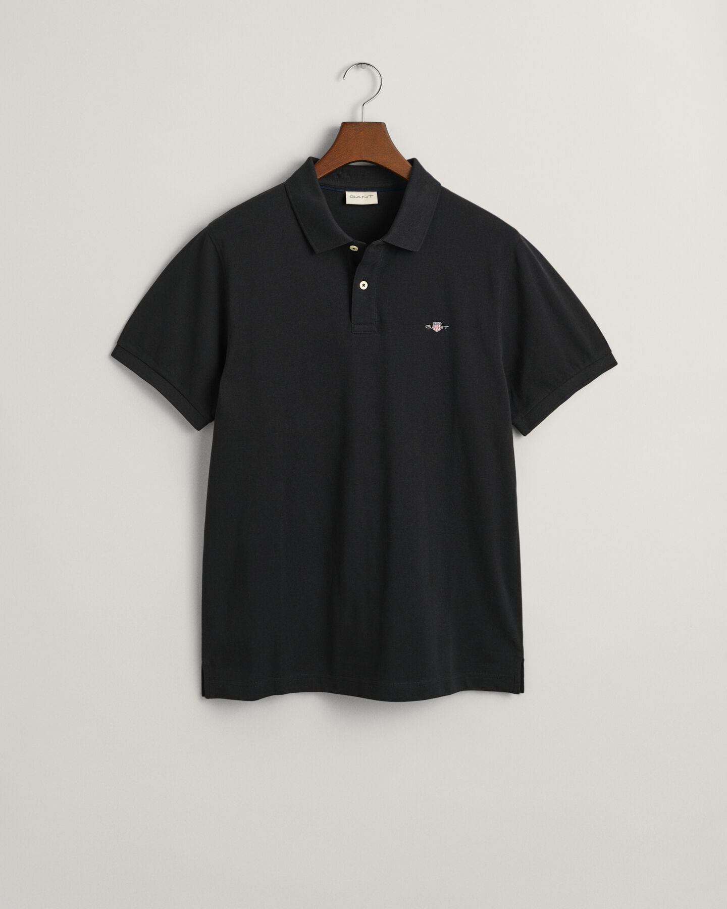 Polo Seasonal Essential con bordado Archive Shield