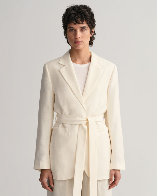 Americana Regular Fit Fluid con cintur&oacute;n