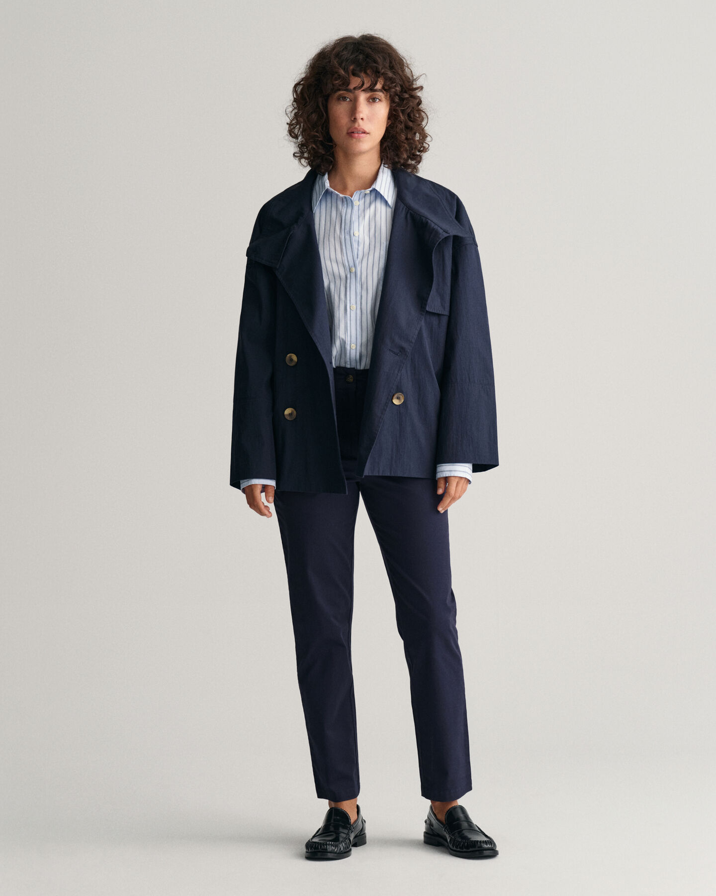 Chaqueta tipo gabardina de largo medio