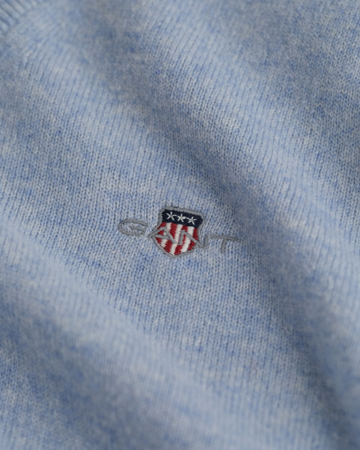 Jersey de cuello de pico en lana de oveja muy fina