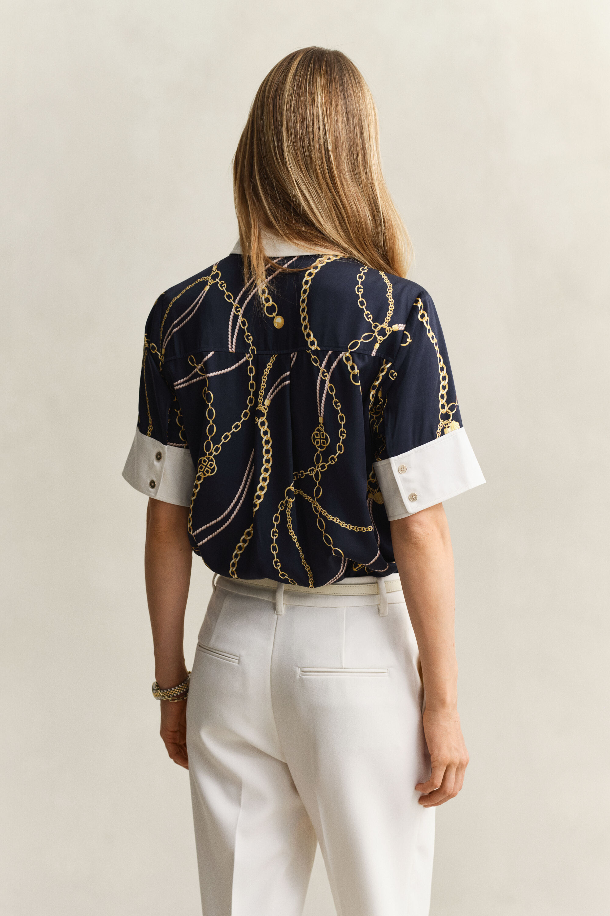 Blusa con diseño en contraste