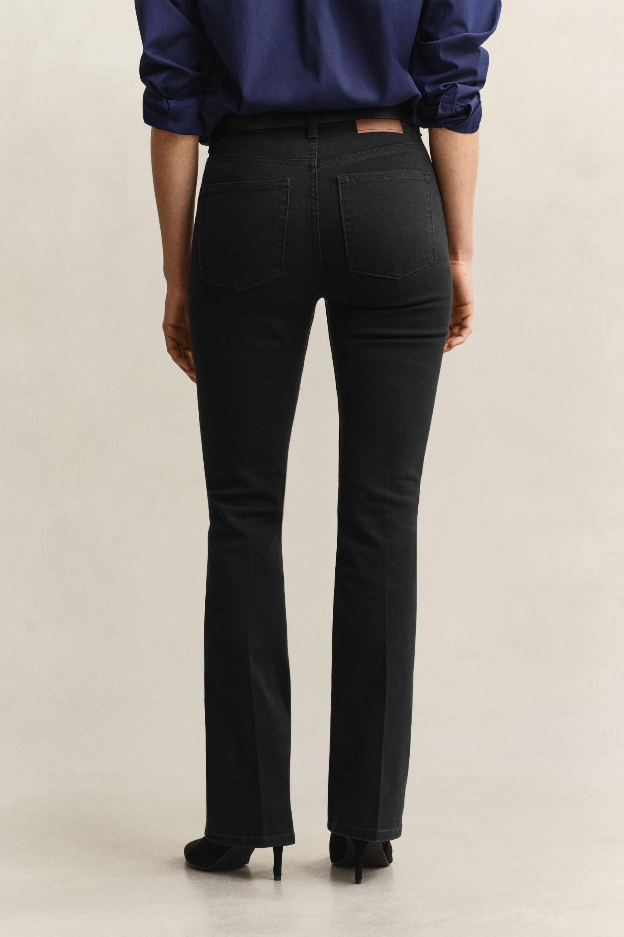 Vaqueros Slim Fit acampanados elásticos