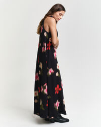 Vestido con cuello halter y estampado floral